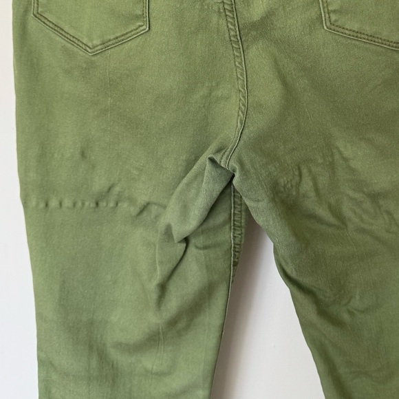 Jordache Green Cropped Pants - Picture 4 of 7